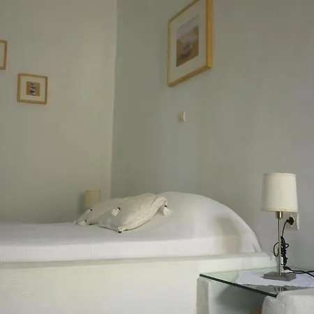 Agnanti Guest house *